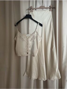 Doen cream Elise Cami Top and Elowen Skirt Silk Set